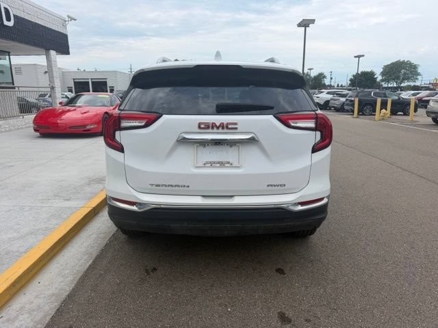 Used 2024 GMC Terrain SLT AWD/4WD image 8