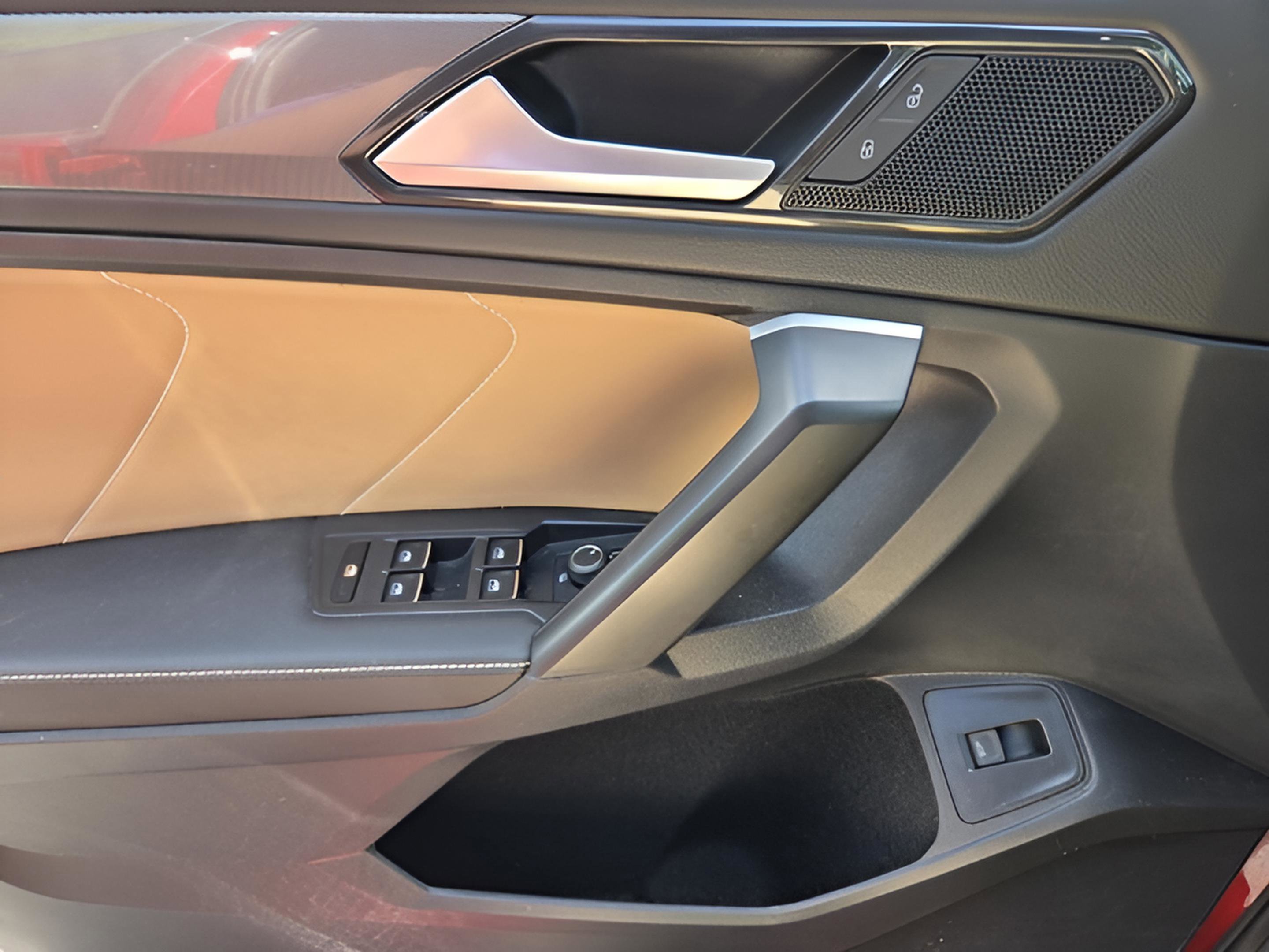 Used 2024 Volkswagen Tiguan SE FWD image 22