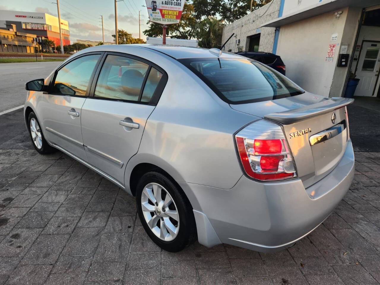 Used 2012 Nissan Sentra 2.0 SL w/ Special Value Pkg image 7