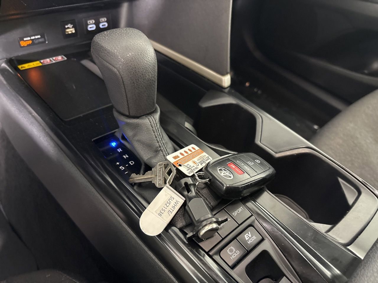 Used 2025 Toyota Camry SE FWD image 17