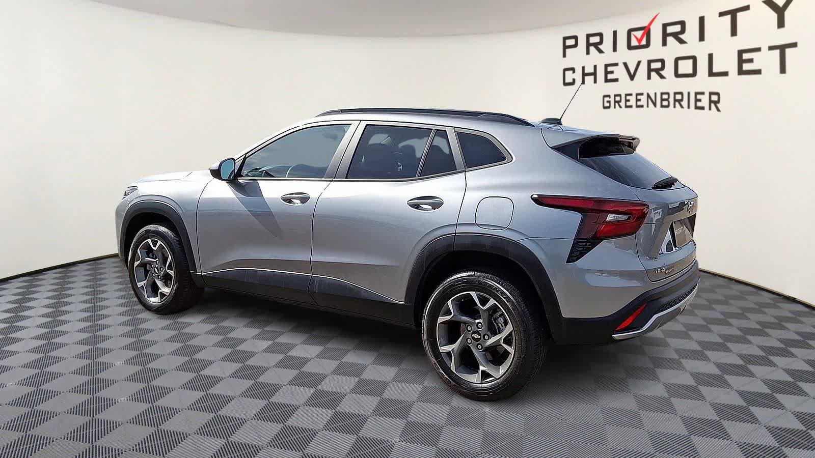 Used 2024 Chevrolet Trax LT w/ Driver Confidence Package FWD image 6