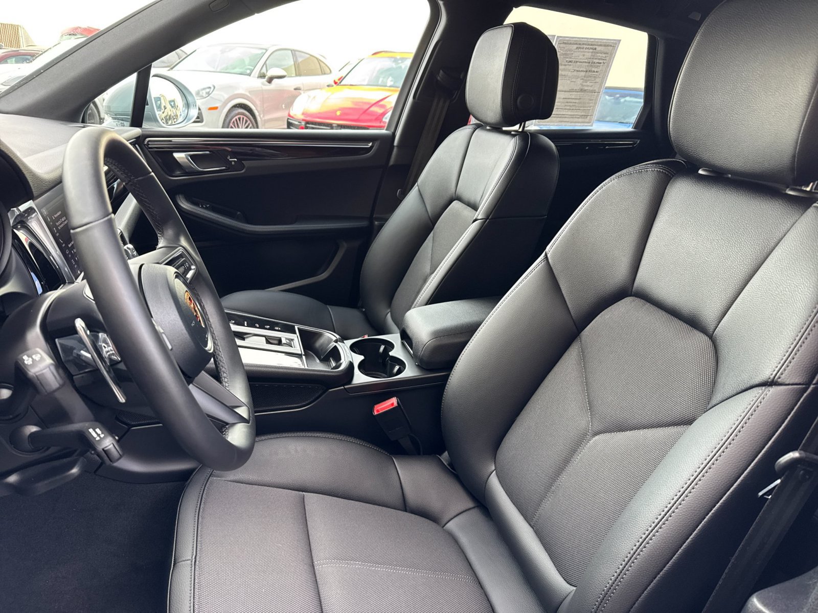 Certified 2026 Porsche Macan AWD/4WD image 5