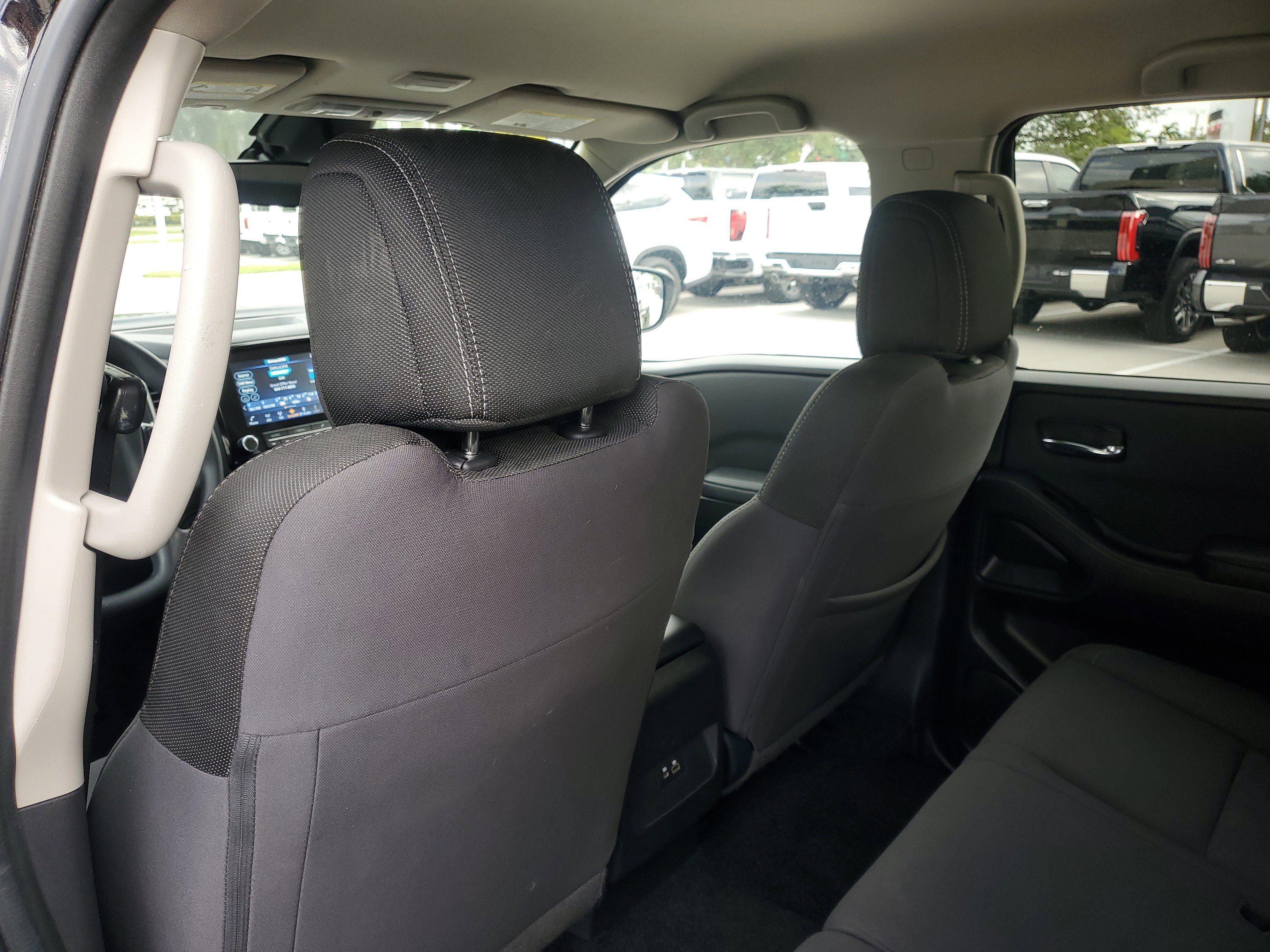 Used 2024 Nissan Frontier SV image 11