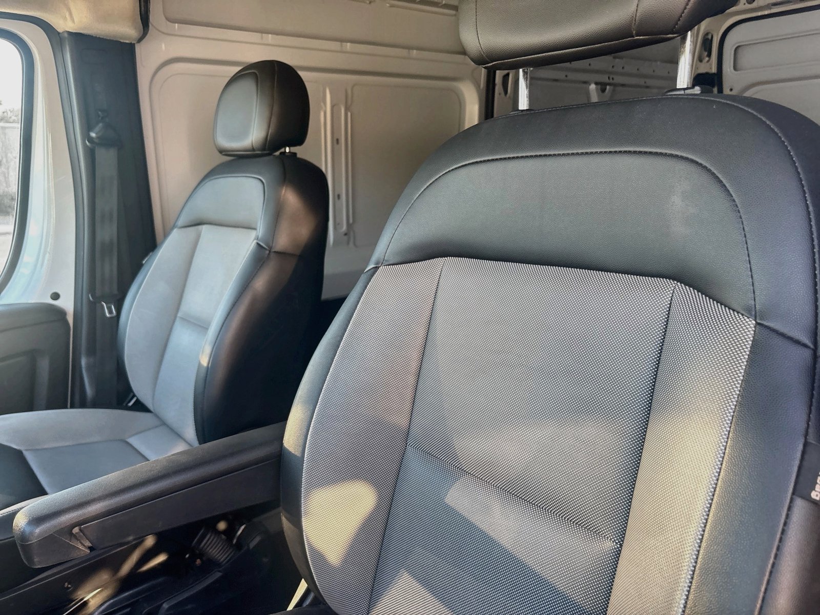 Used 2024 RAM ProMaster 2500 w/ Convenience Group FWD image 18