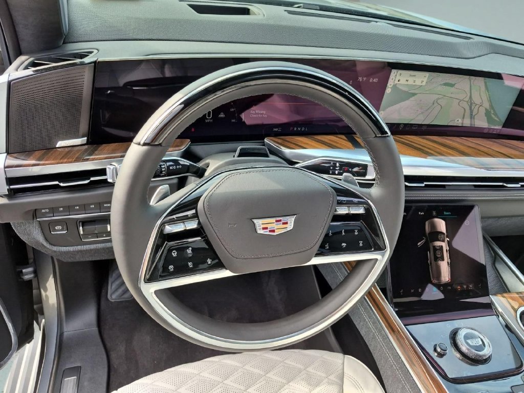 New 2026 Cadillac Escalade Platinum Sport w/ LPO, ONYX Package AWD/4WD image 9