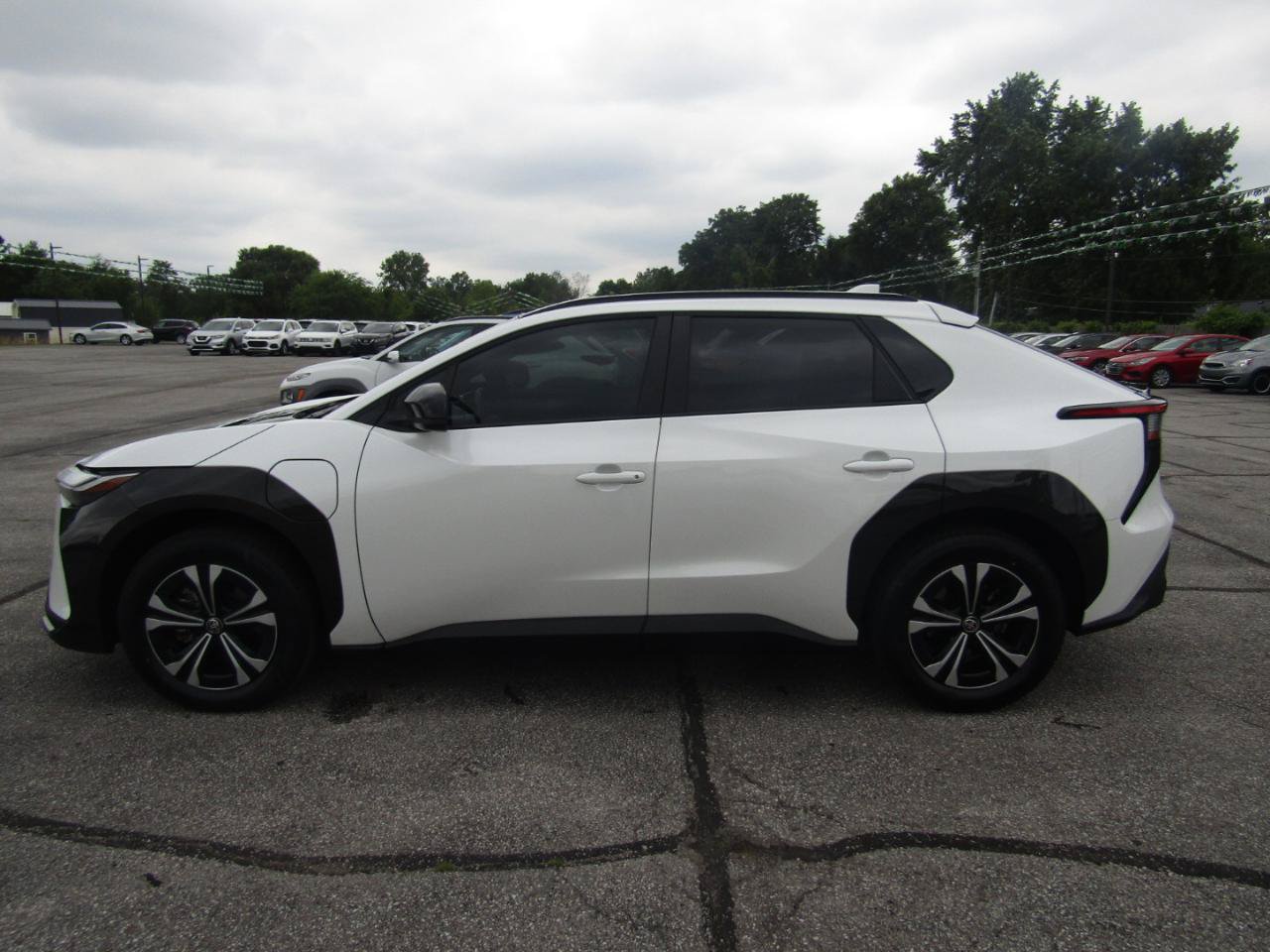 Used 2023 Toyota bZ4X FWD image 4