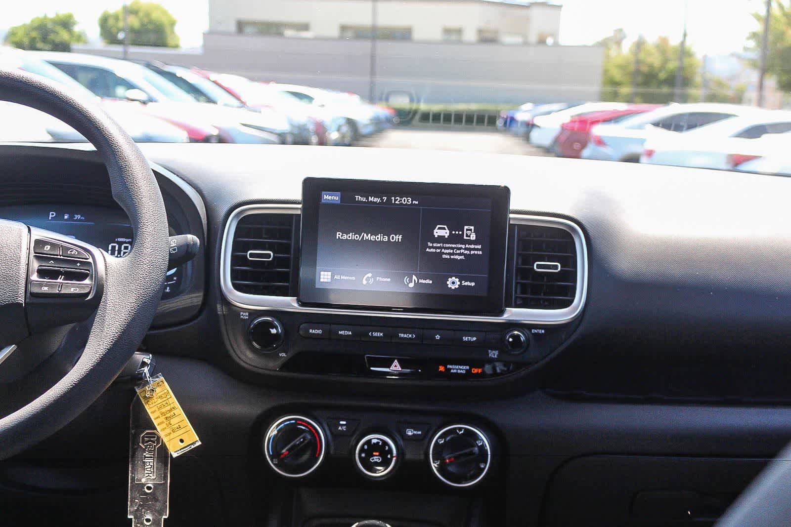 Certified 2024 Hyundai Venue SE FWD image 17