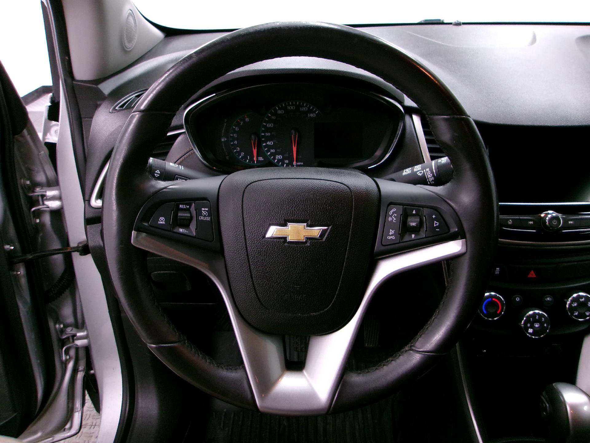 Used 2019 Chevrolet Trax LT w/ LT Convenience Package image 6