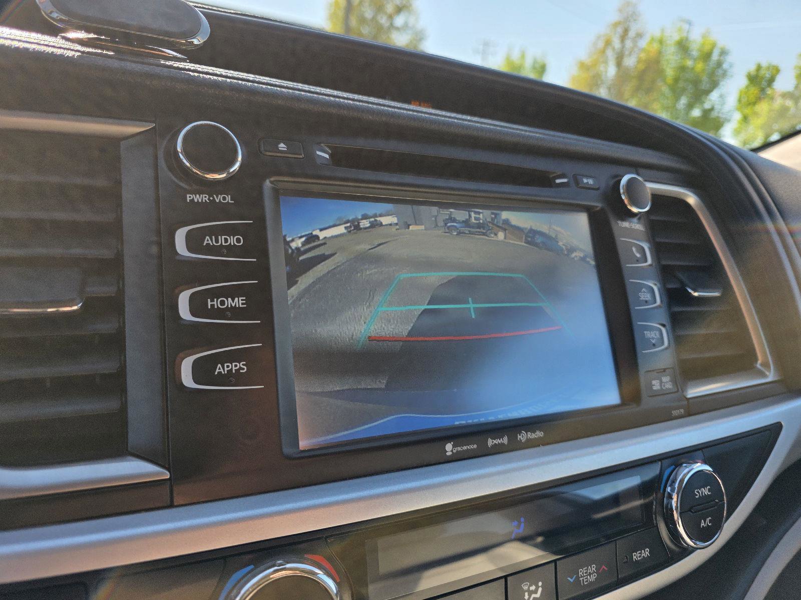 Used 2018 Toyota Highlander XLE AWD/4WD image 19
