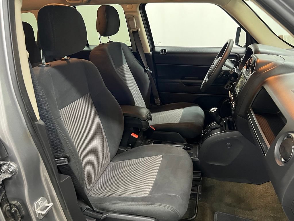Used 2016 Jeep Patriot Latitude AWD/4WD image 39