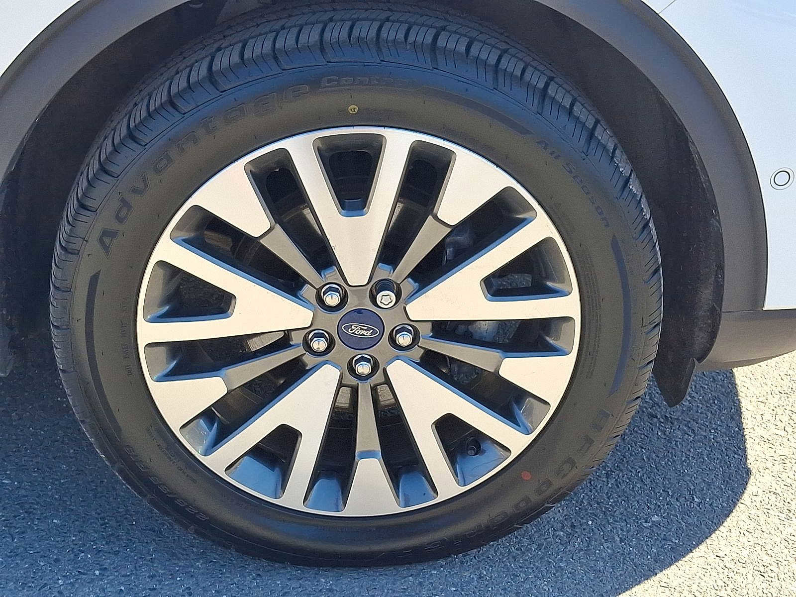 Used 2020 Ford Escape Titanium image 27