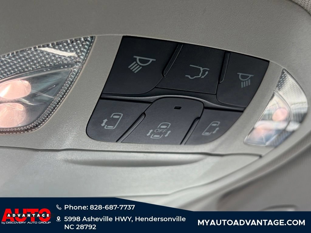 Used 2023 Chrysler Pacifica Touring-L FWD image 20