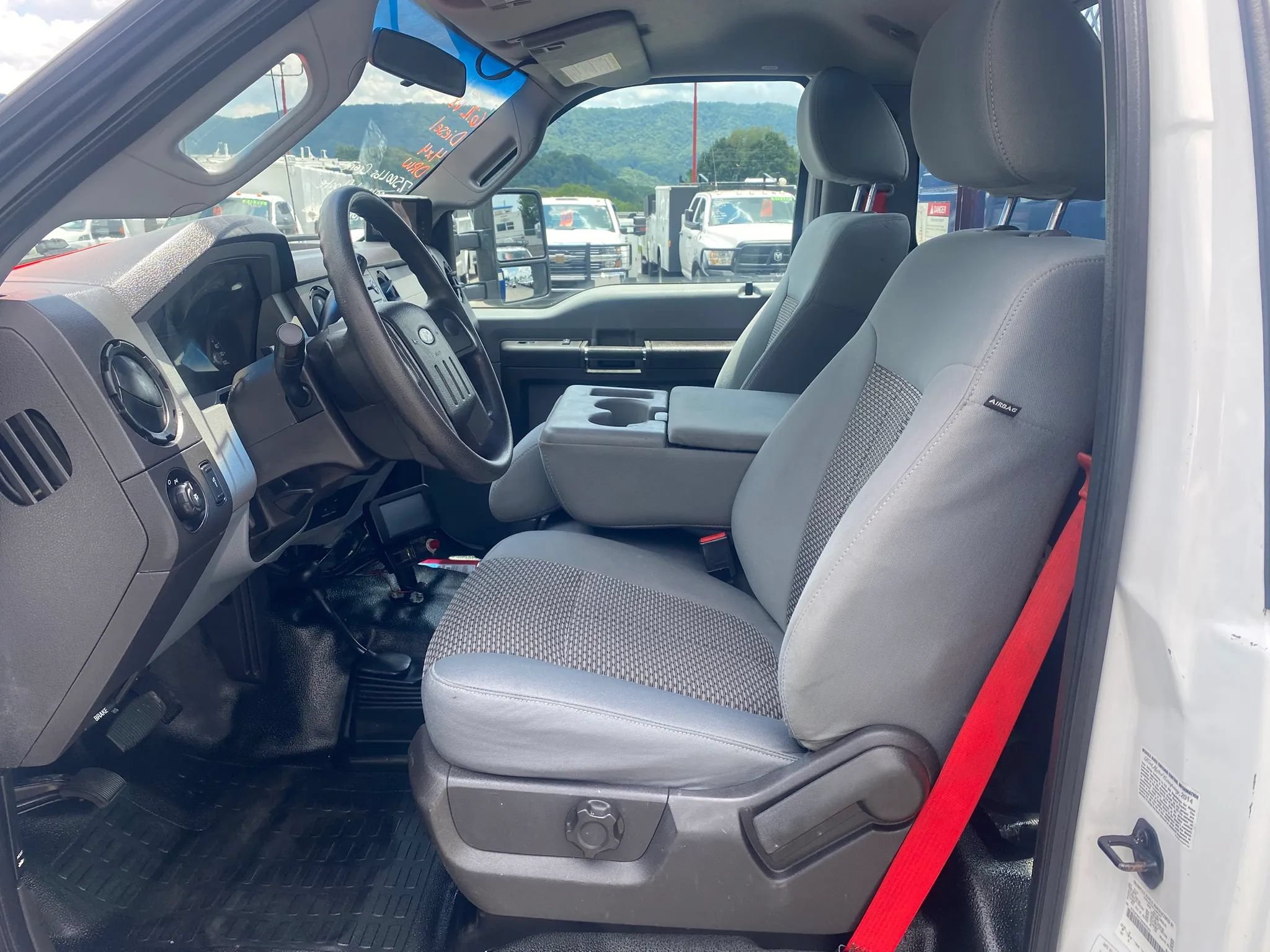 Used 2014 Ford F550 4x4 Regular Cab Super Duty image 10