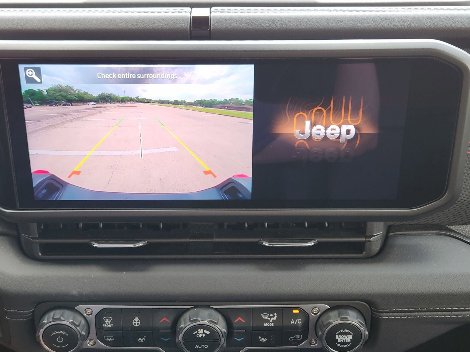 Used 2025 Jeep Gladiator Rubicon w/ Convenience Group image 26