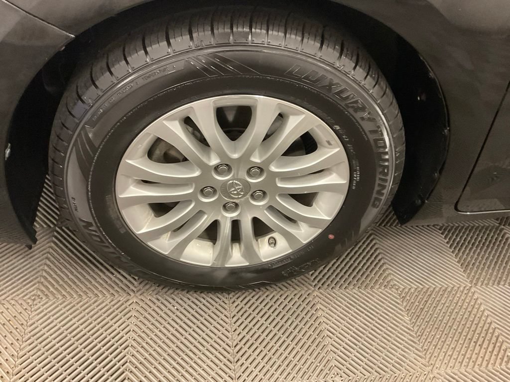 Used 2015 Toyota Sienna XLE FWD image 9