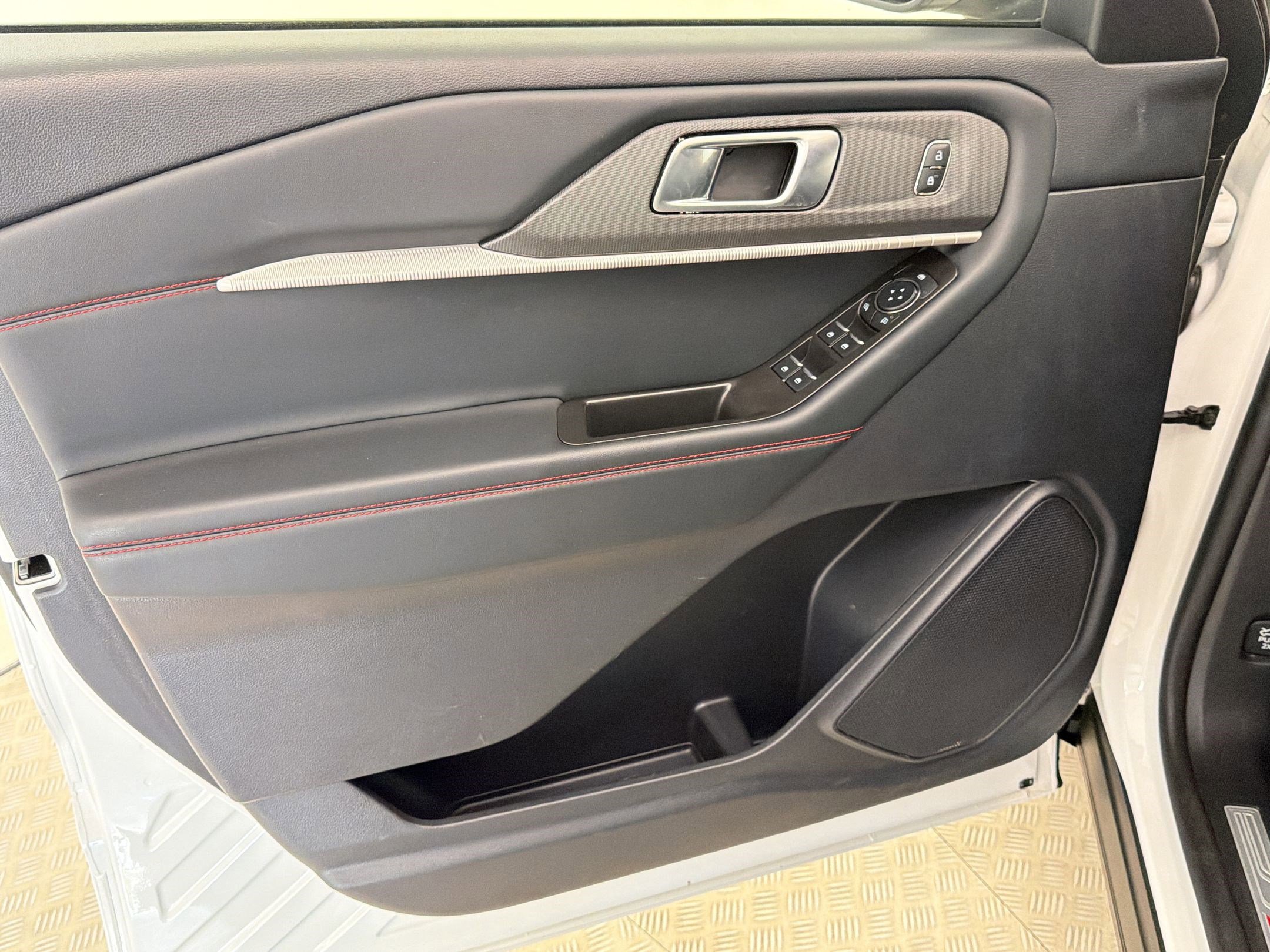 Certified 2025 Ford Explorer ST-Line w/ ST-Line Street Pack AWD/4WD image 13