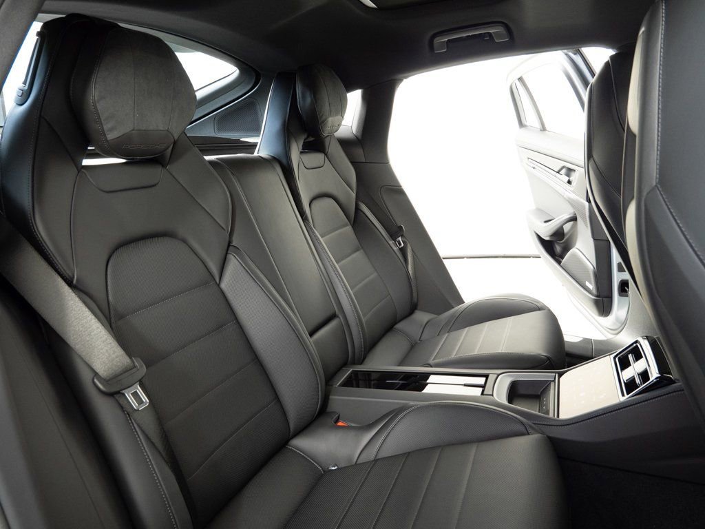 New 2026 Porsche Panamera image 23
