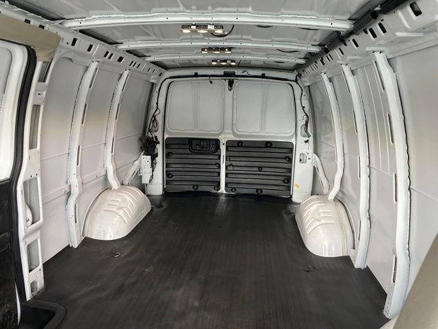 Used 2024 GMC Savana 2500 Extended w/ Driver Convenience Package image 14