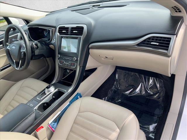 Used 2017 Ford Fusion SE w/ Fusion SE Technology Package image 22