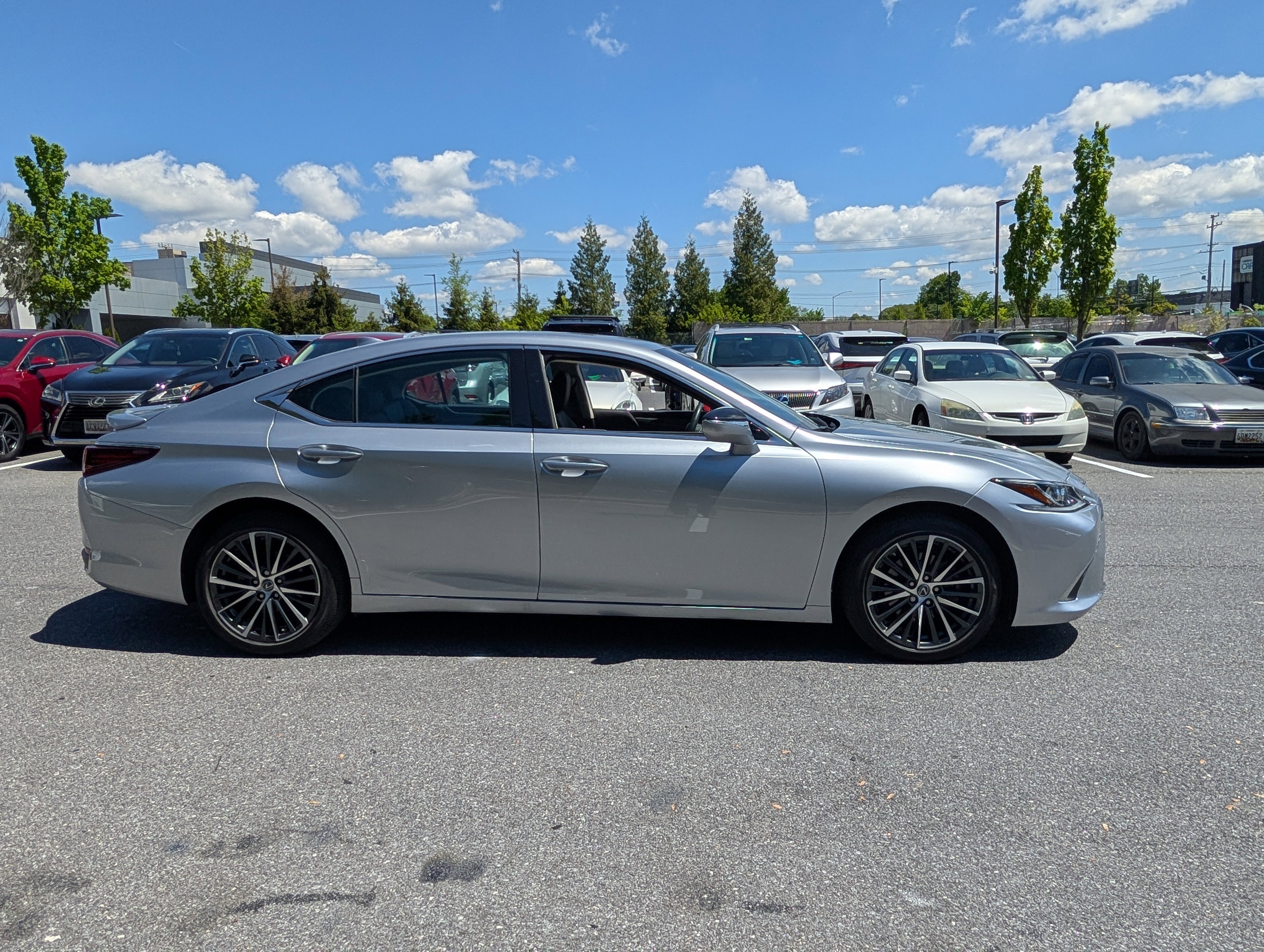 Used 2023 Lexus ES 250 w/ Premium Package AWD/4WD image 2