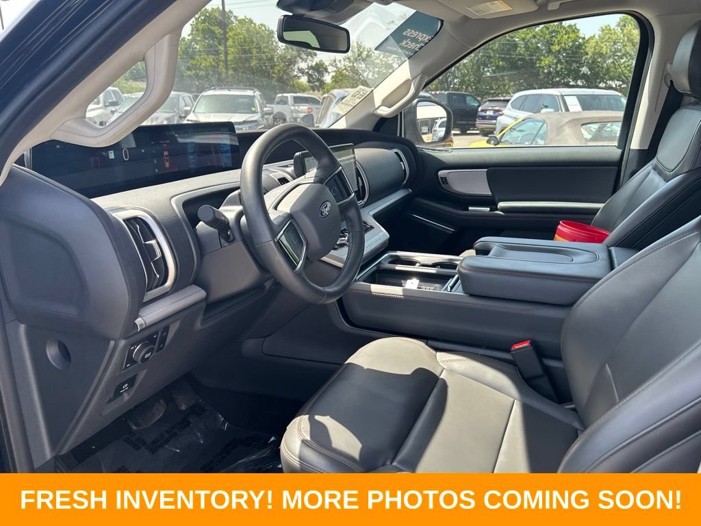 Used 2025 Ford Expedition Active AWD/4WD image 8