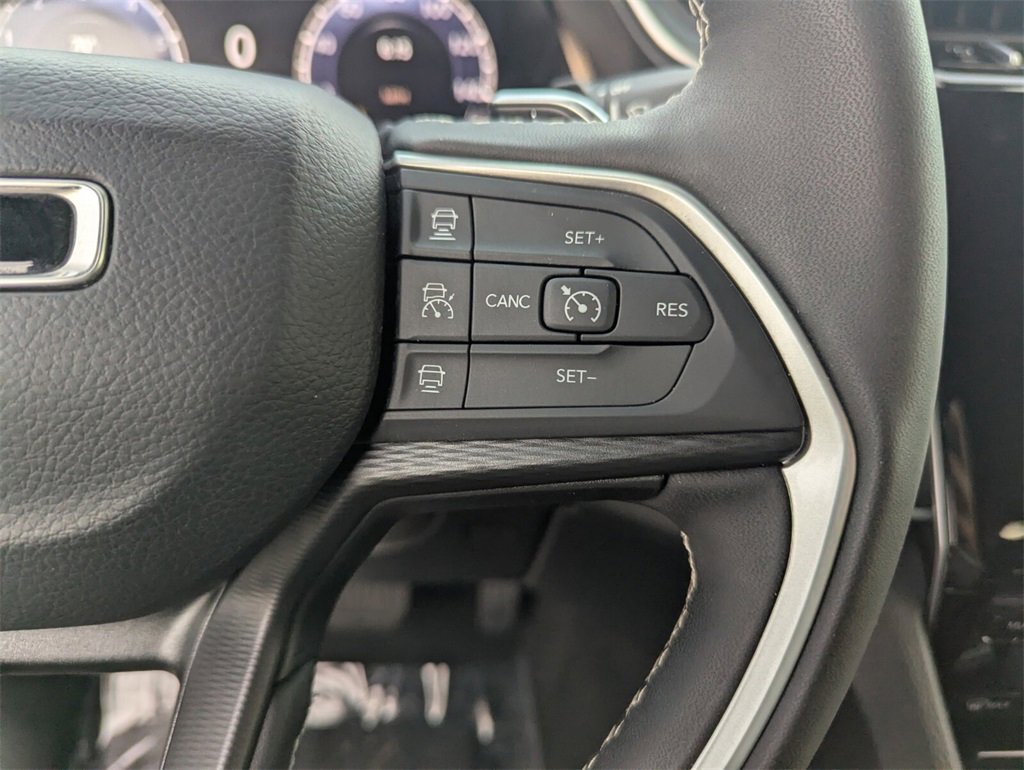 Used 2024 Jeep Grand Cherokee Altitude image 28