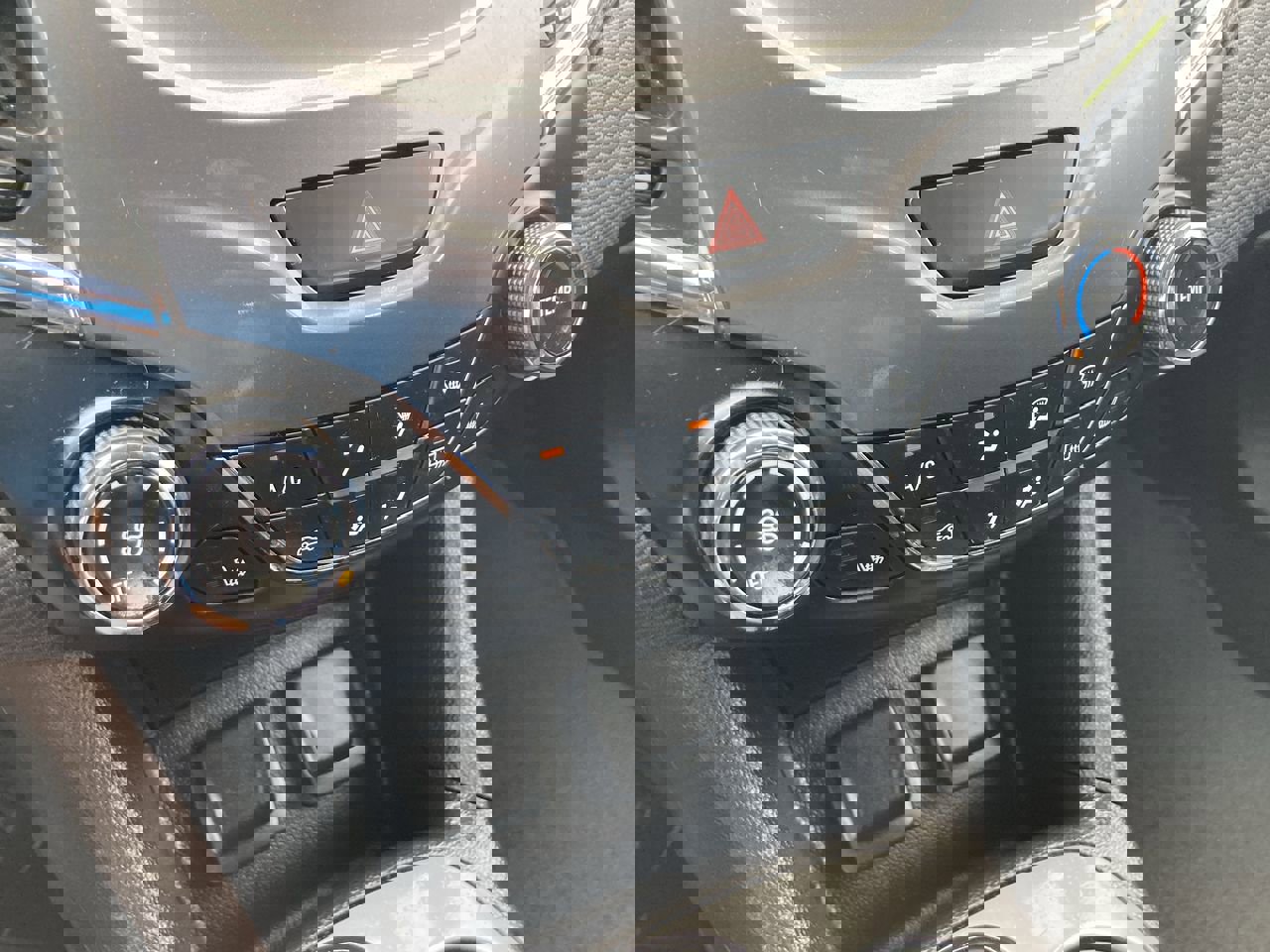 Used 2021 Chevrolet Equinox LT image 27