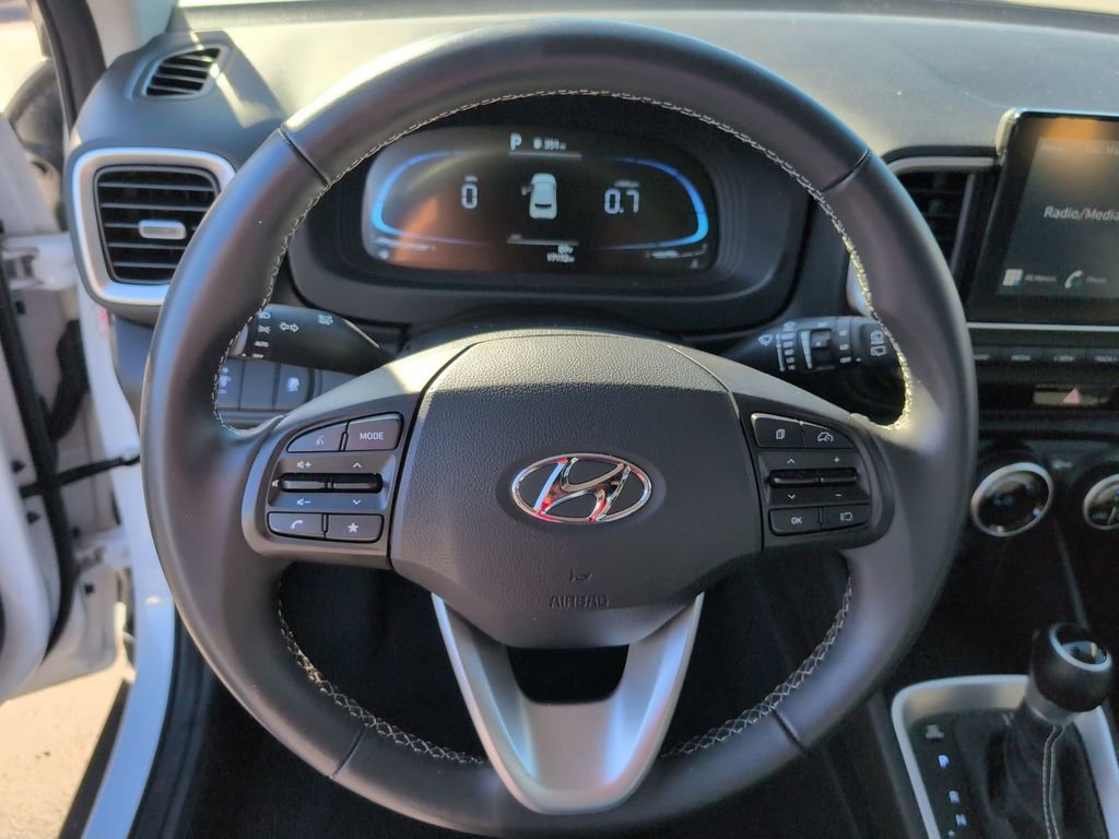 Used 2025 Hyundai Venue SEL FWD image 23
