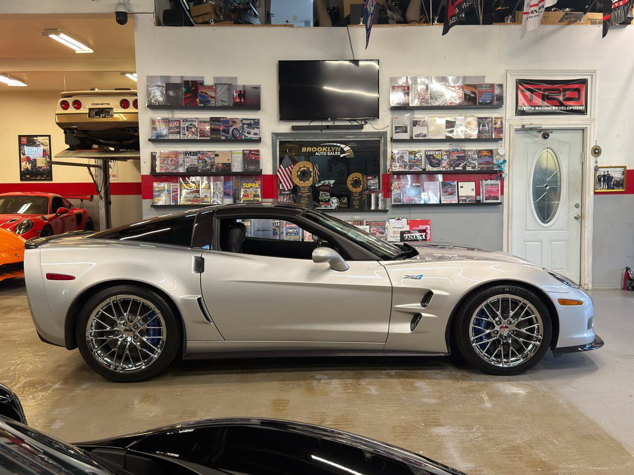 Used 2011 Chevrolet Corvette ZR1 w/ Preferred Equipment Group RWD image 5