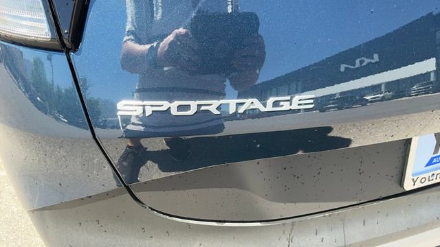 Used 2025 Kia Sportage EX image 5