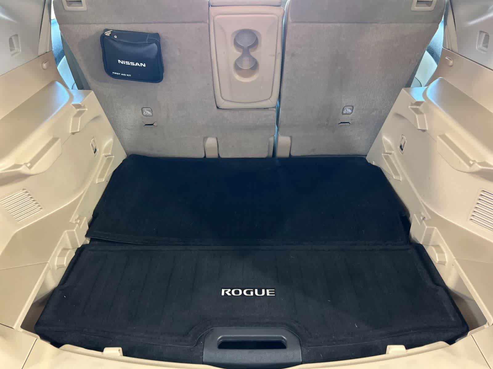 Used 2019 Nissan Rogue SV w/ Premium Package FWD image 16