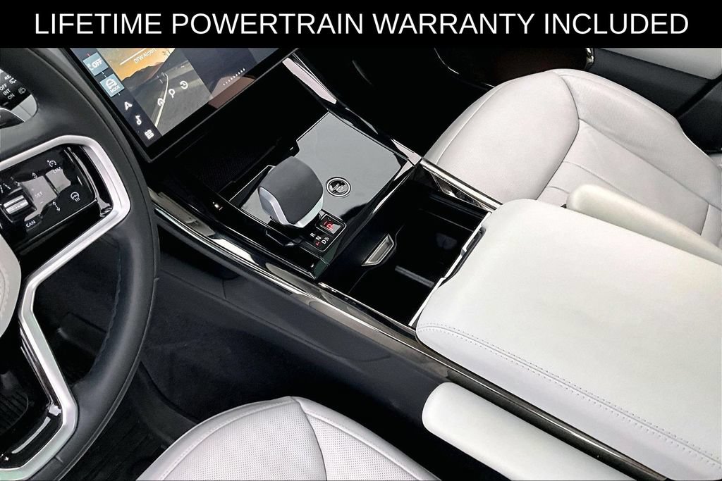 Used 2024 Land Rover Range Rover Sport SE AWD/4WD image 17