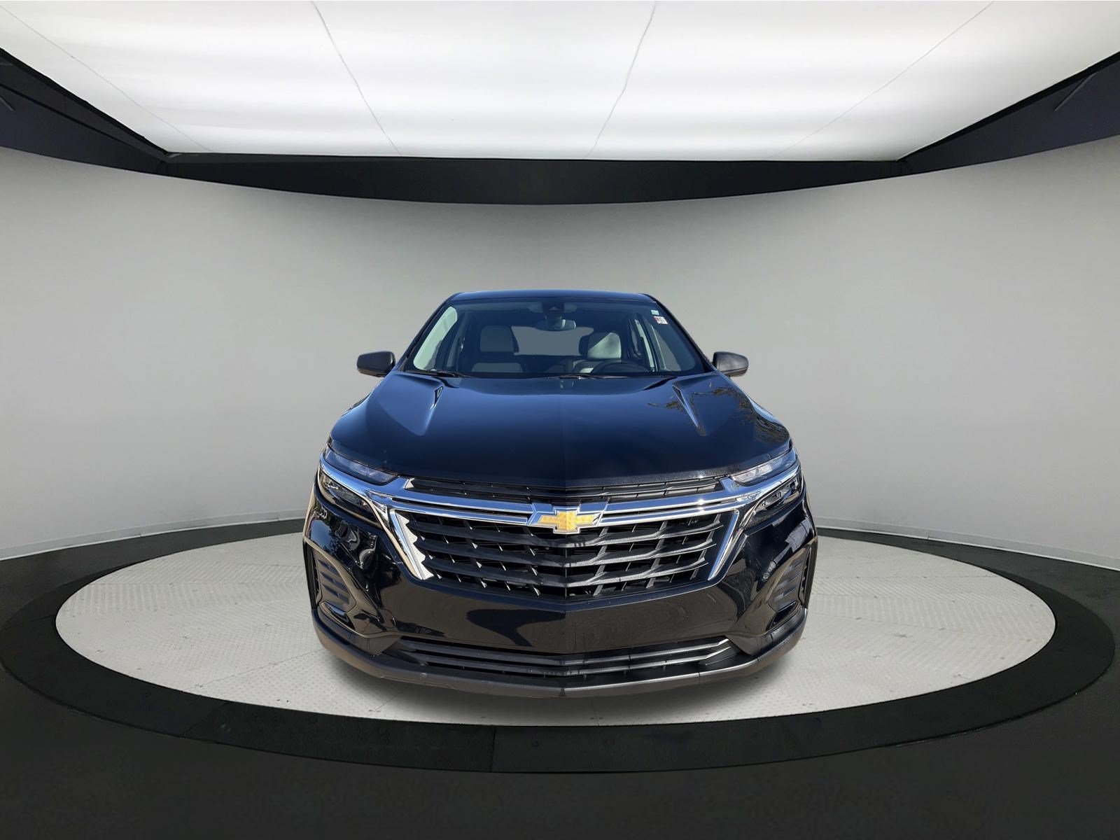 Used 2024 Chevrolet Equinox LS w/ LS Convenience Package FWD image 2