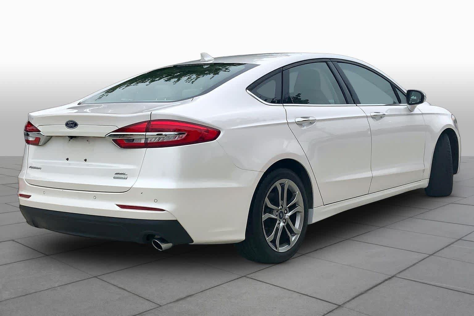 Used 2020 Ford Fusion SEL FWD image 13