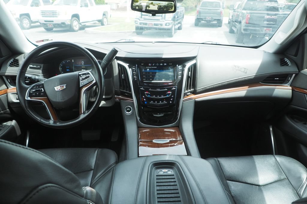 Used 2020 Cadillac Escalade Premium Luxury AWD/4WD image 17