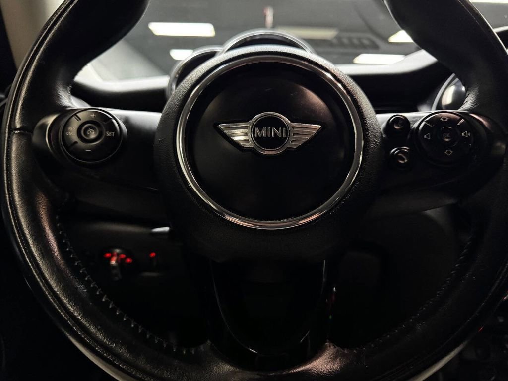 Used 2018 MINI Cooper 2-Door Hardtop w/ Signature Line Package image 22