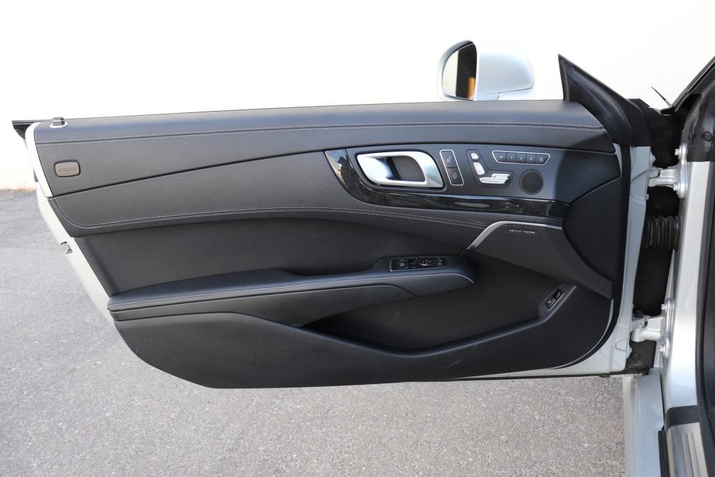 Used 2014 Mercedes-Benz SL 550 w/ Driver Assistance Package image 39
