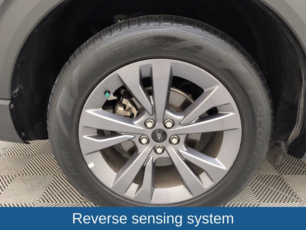 Certified 2022 Ford Explorer XLT w/ Equipment Group 202A image 18