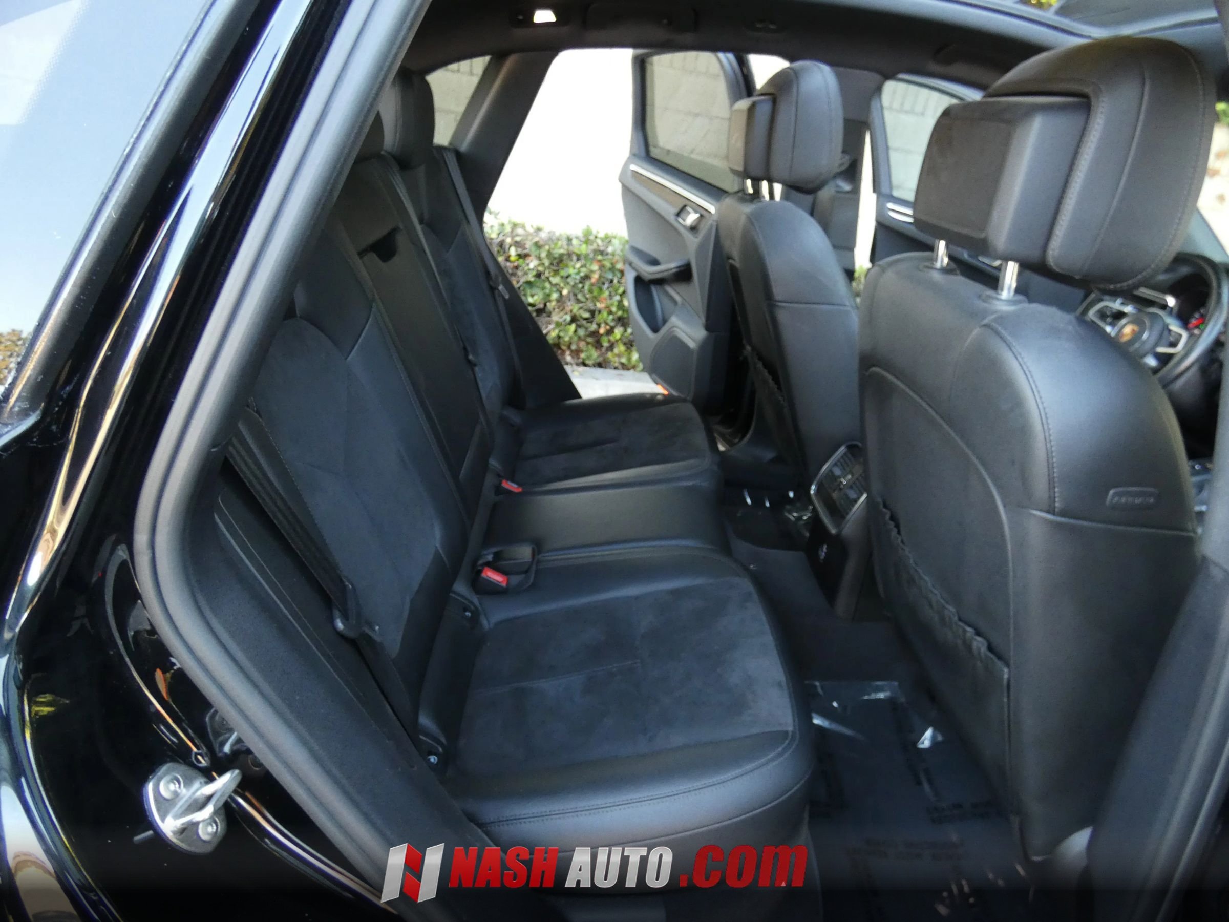 Used 2020 Porsche Macan AWD/4WD image 35