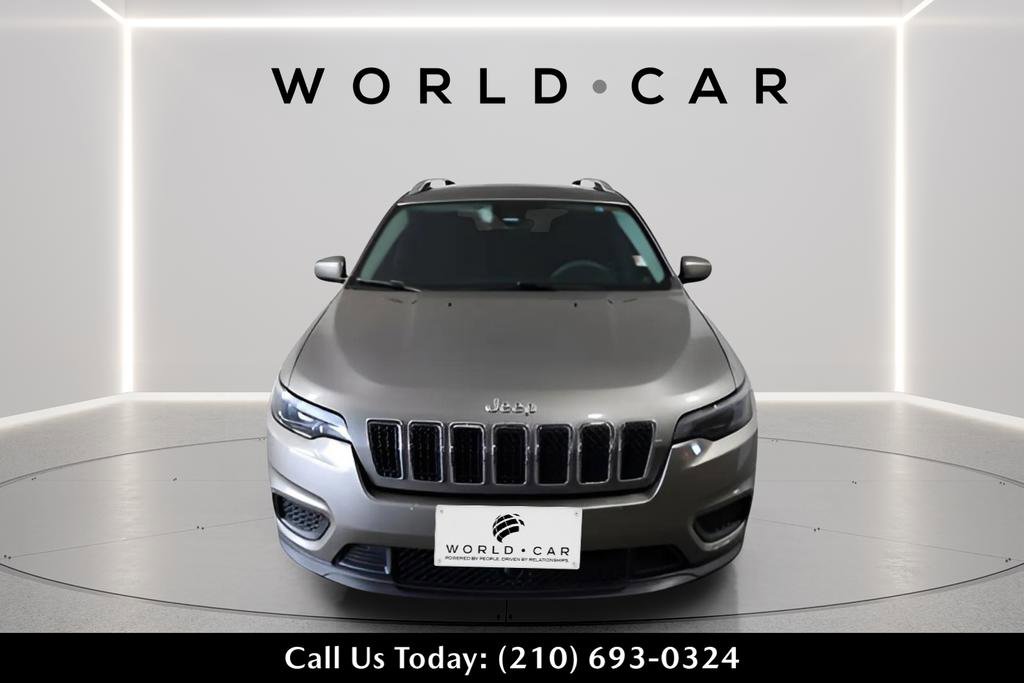 Used 2021 Jeep Cherokee Latitude FWD image 2