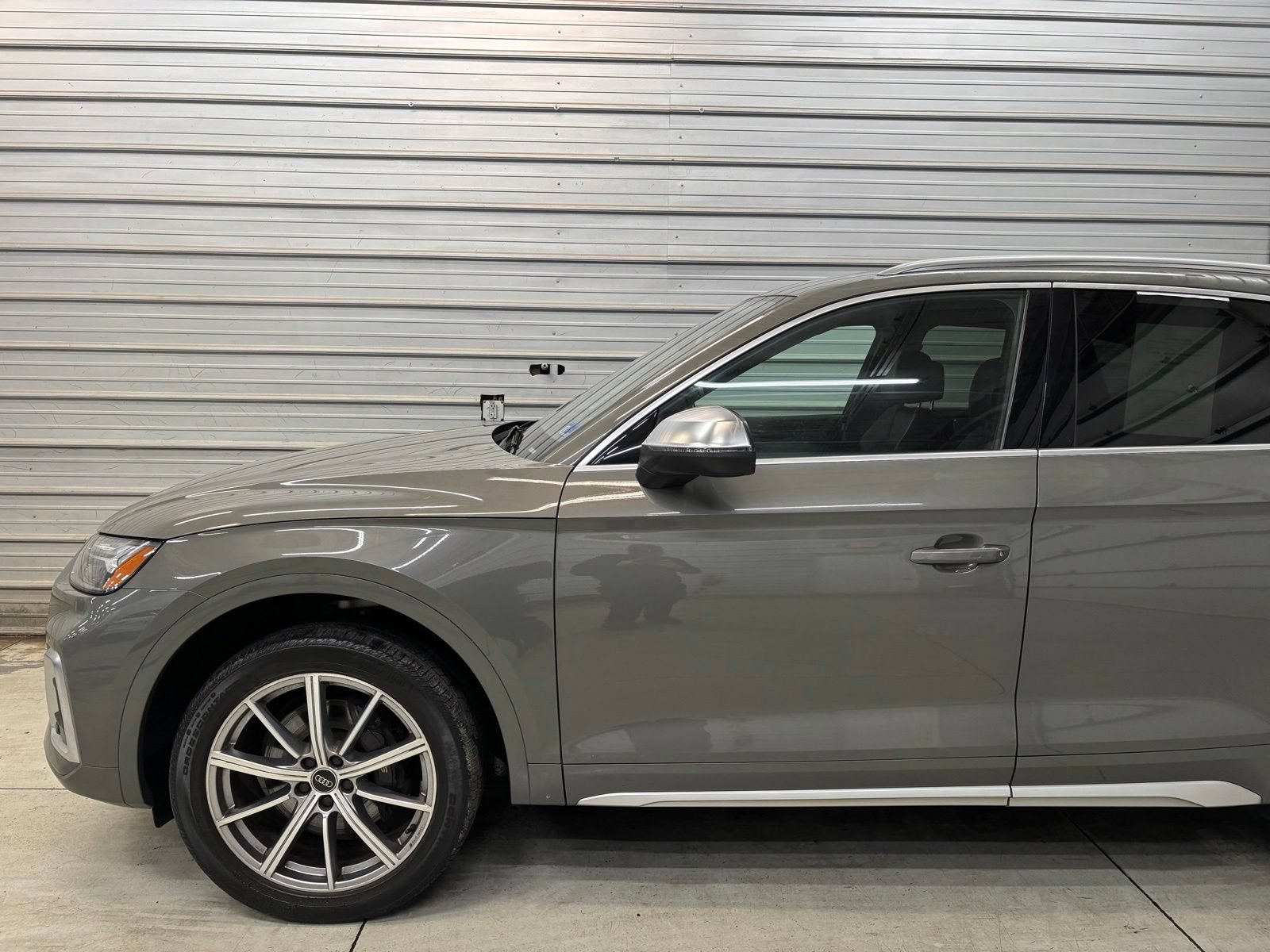Used 2023 Audi SQ5 Premium w/ Convenience Package AWD/4WD image 3