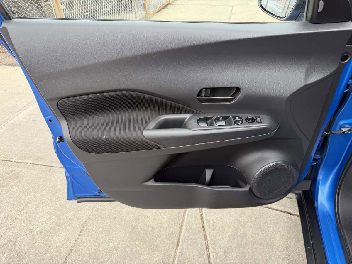 Used 2022 Nissan Kicks S image 9