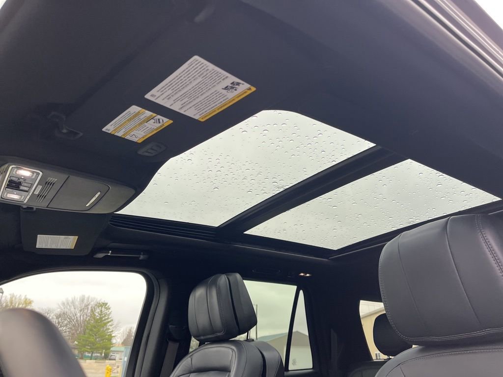 Used 2025 Lincoln Navigator L Reserve w/ Jet Appearance Package image 13