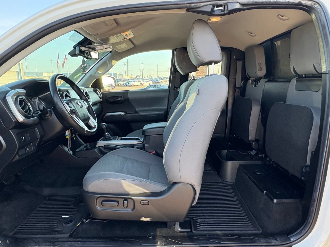 Used 2022 Toyota Tacoma SR5 AWD/4WD image 28