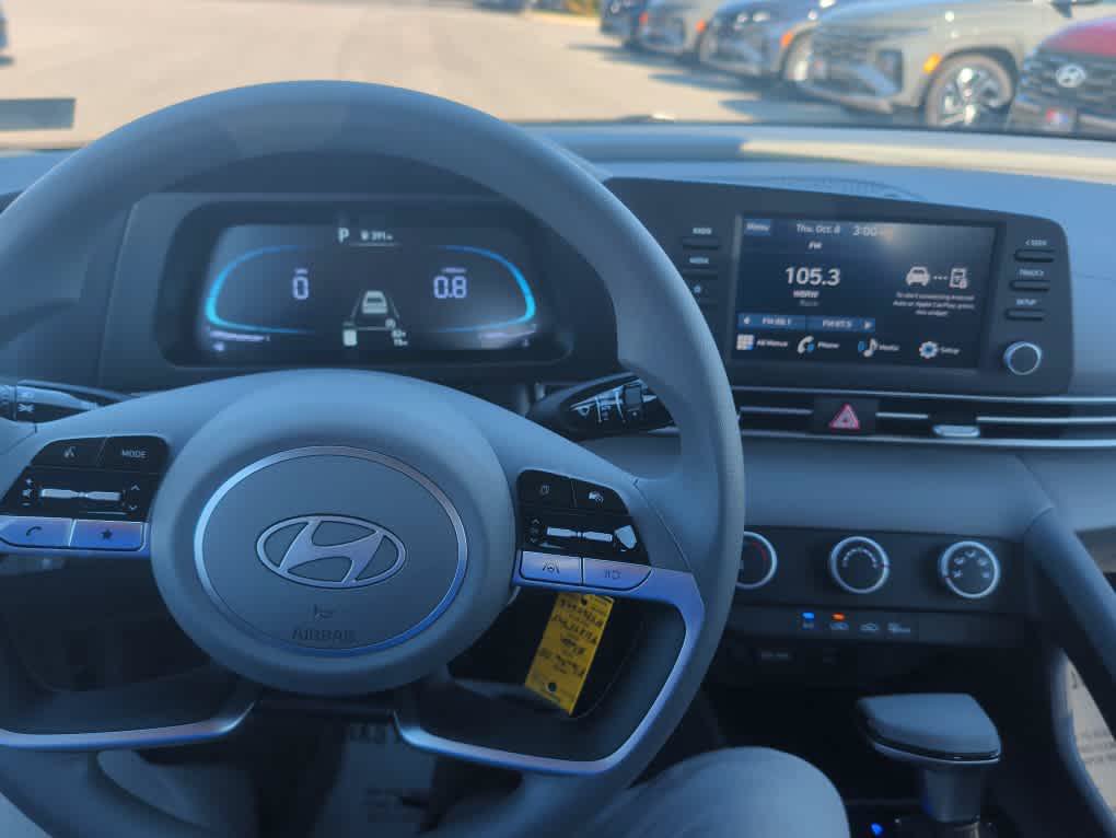 New 2026 Hyundai Elantra SE FWD image 21