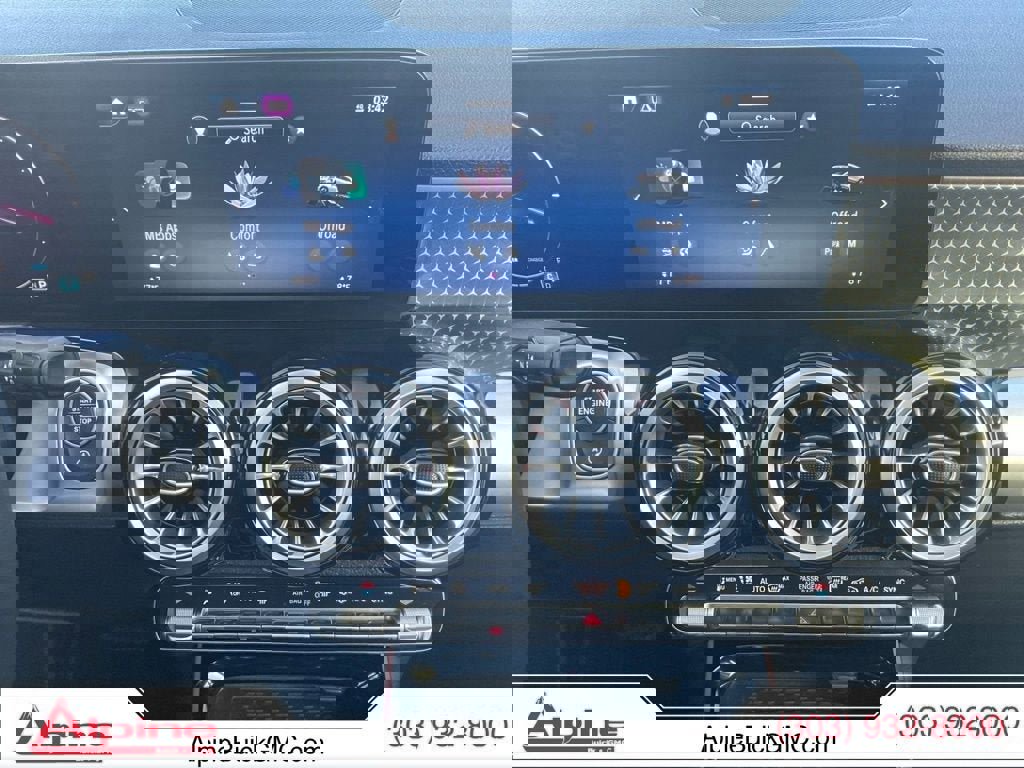 Used 2025 Mercedes-Benz GLB 250 4MATIC image 11