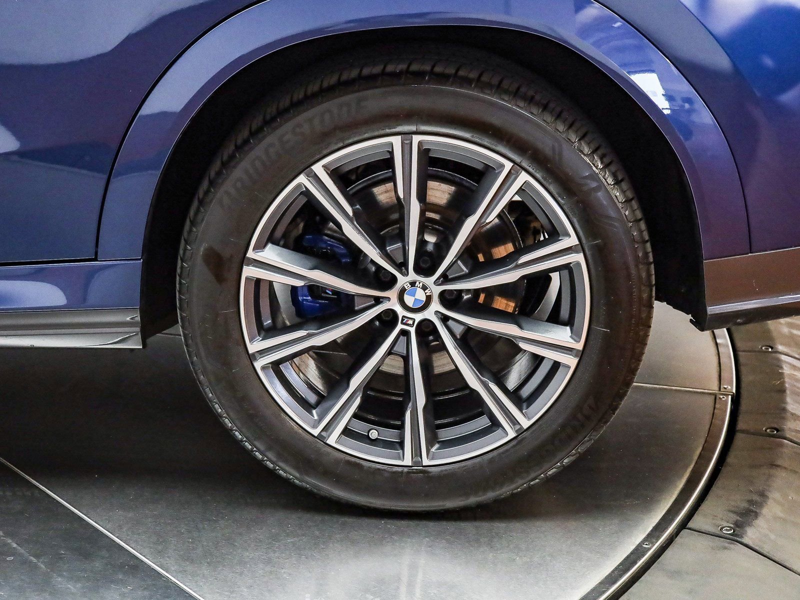 Used 2022 BMW X6 xDrive40i w/ M Sport Package image 11