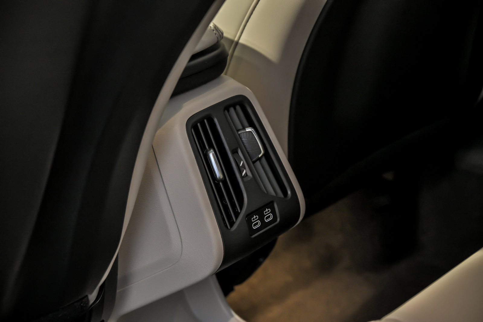 Used 2025 BMW X1 xDrive28i w/ Premium Package image 29