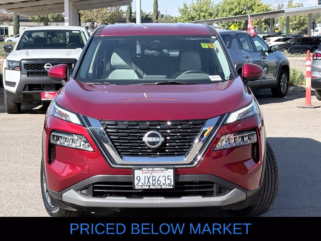 Used 2023 Nissan Rogue SV FWD image 3