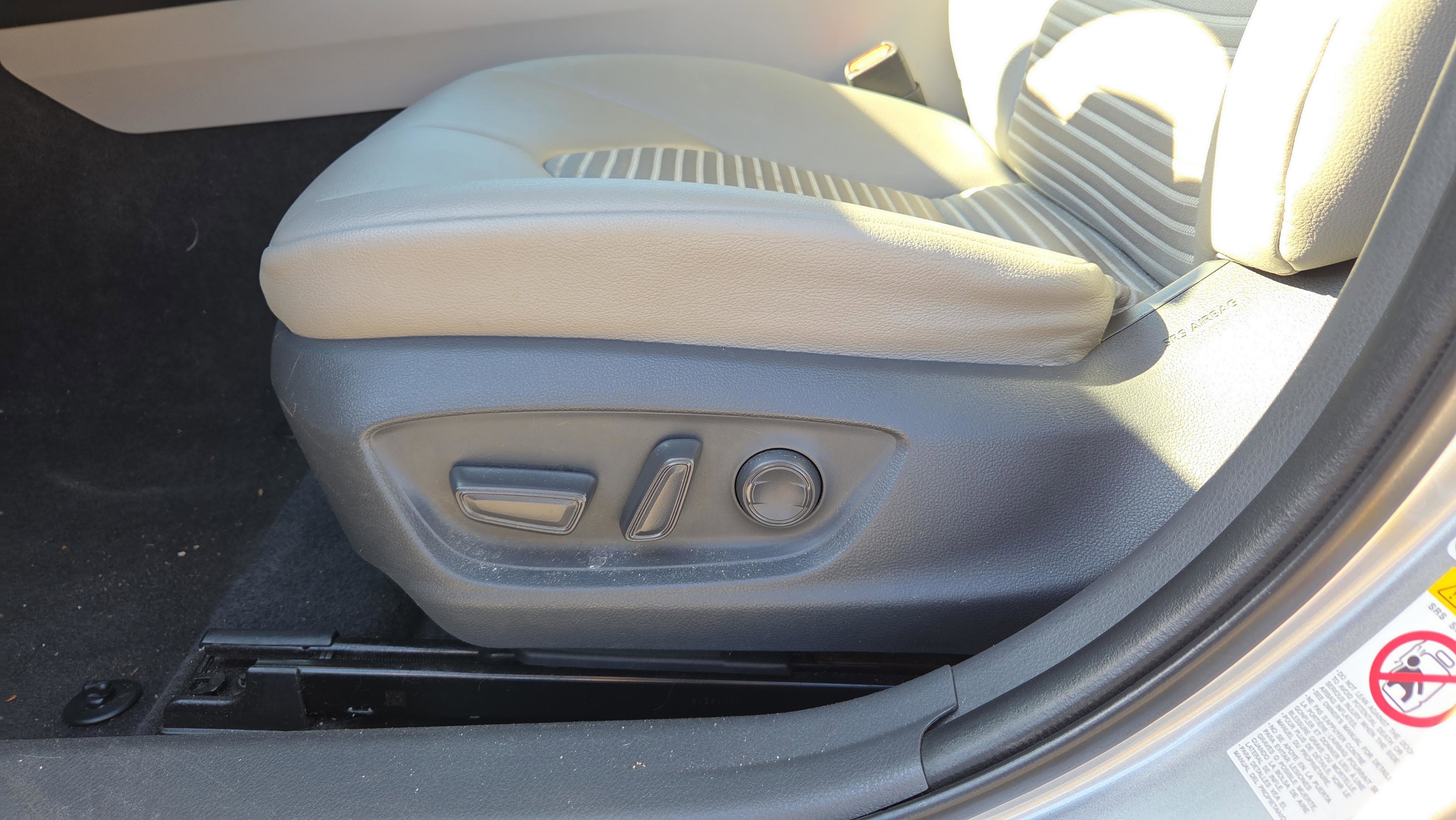Used 2019 Toyota Camry SE FWD image 16